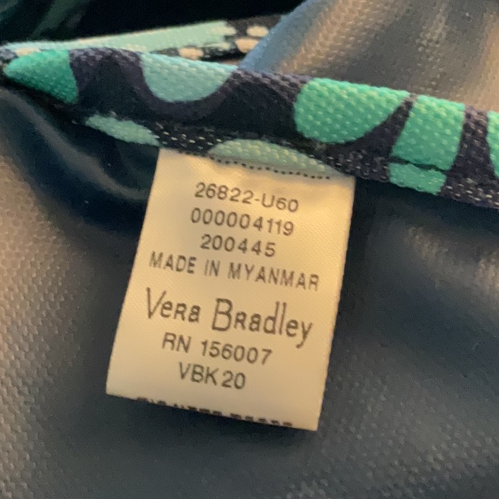 Vera Bradley Teal and Navy Floral beach bag with inside pocket and key latch - Picture 4 of 9